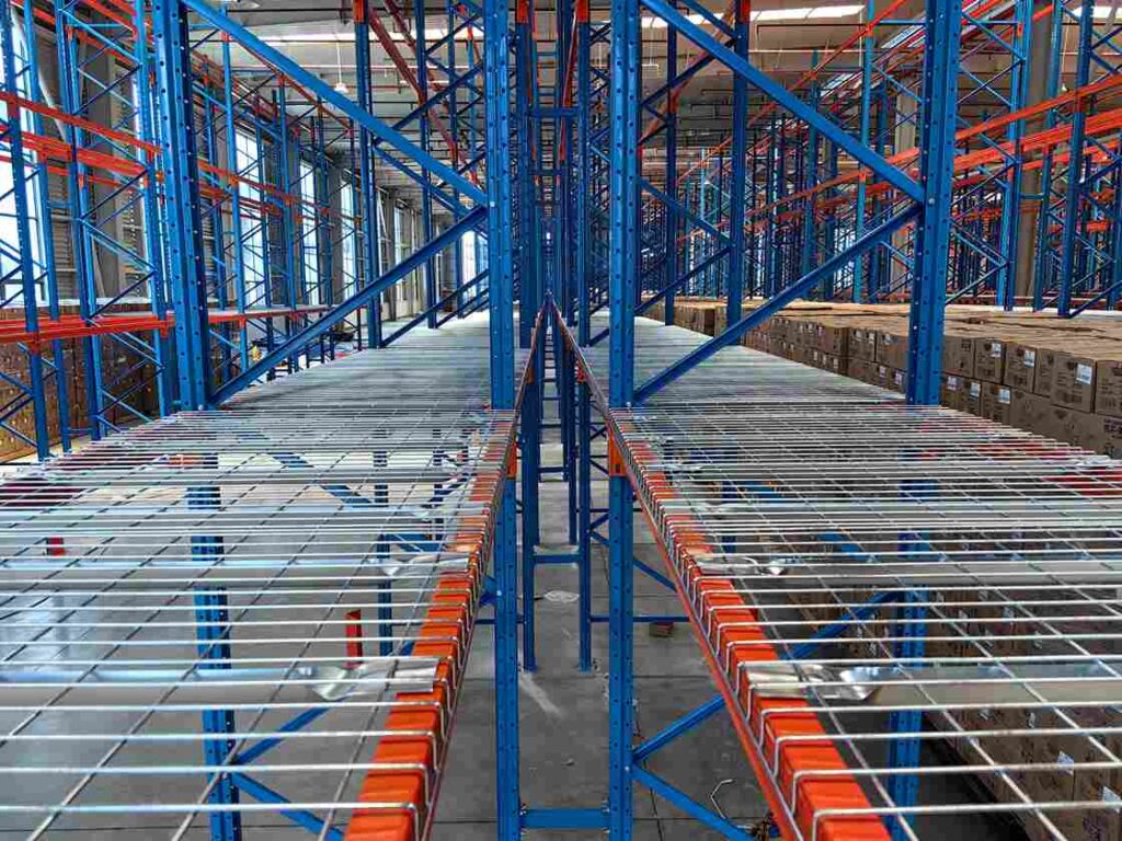 Beam Rack cost calculator interface showing warehouse details for price estimation.