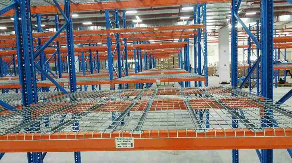 AGV navigating and scanning RFID on integrated Heavy-duty pallet racking