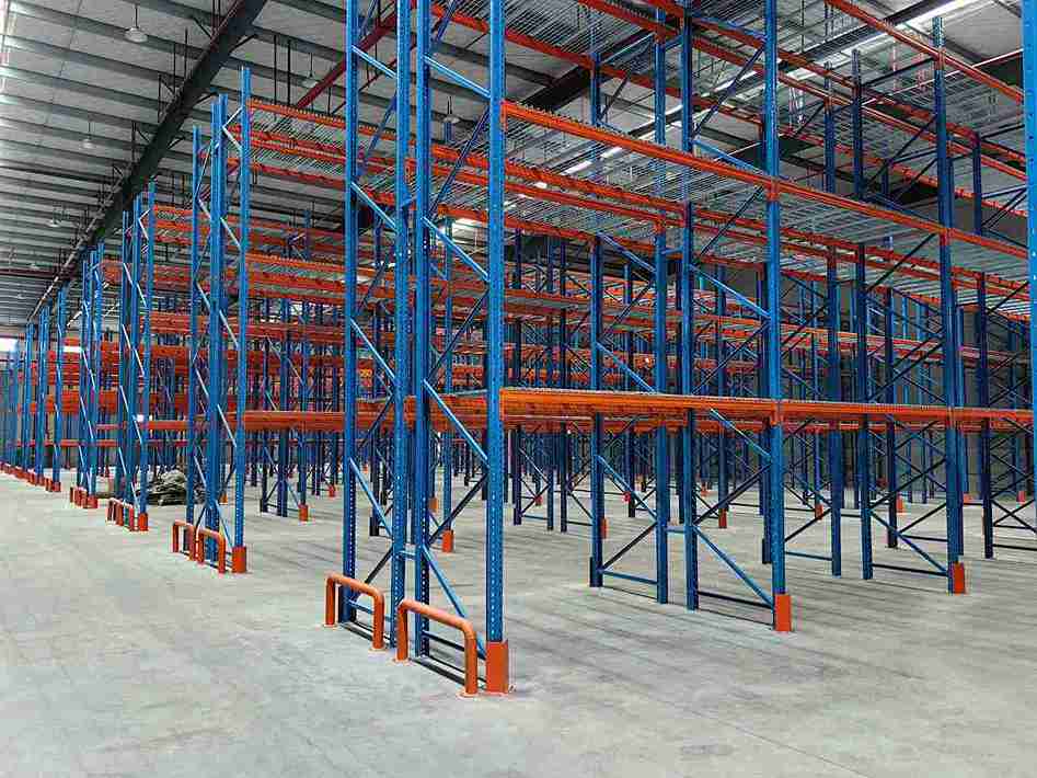 High-bay custom continuous beam racking system maximizing vertical storage density