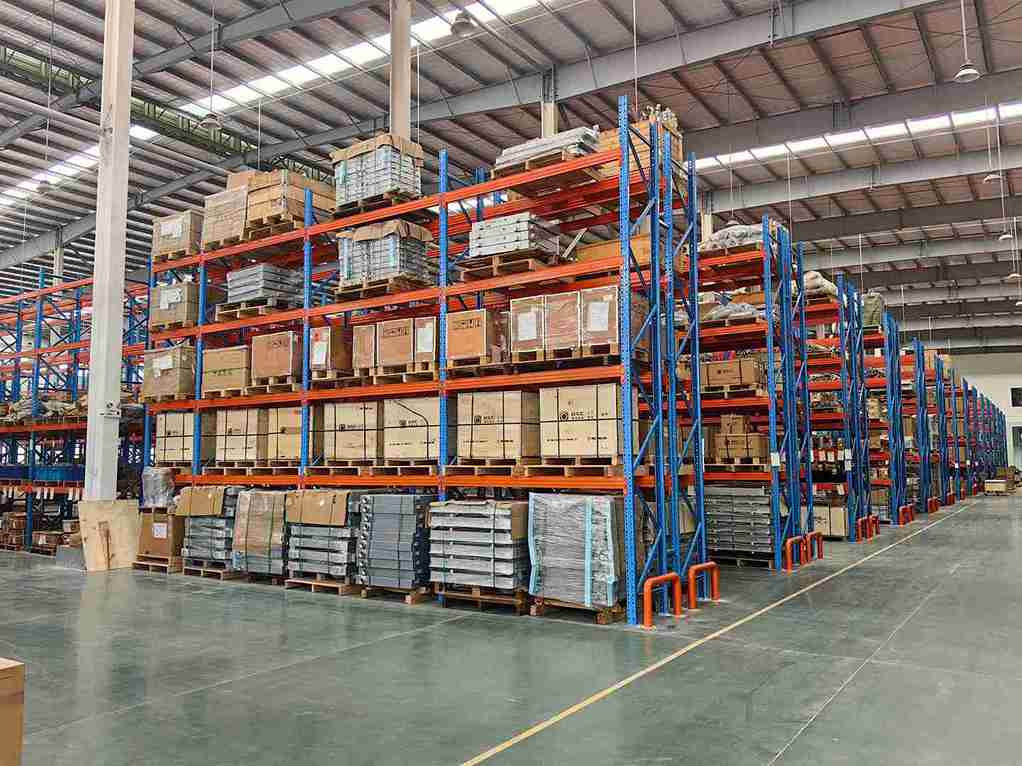 Inefficient racking path planning in warehouses before optimization