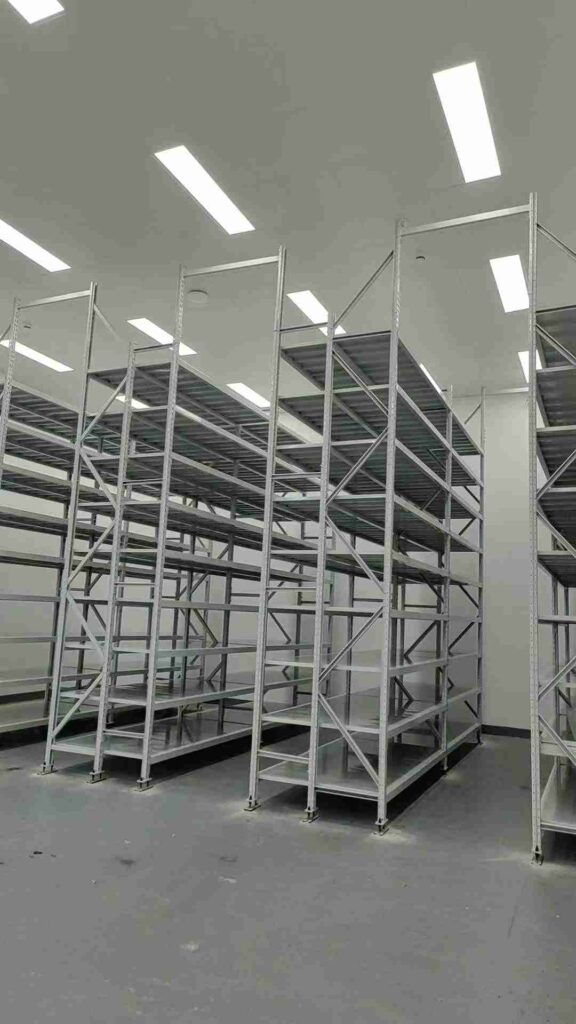 Infographic on the impact of racking path planning in warehouses showing efficient vs chaotic layouts