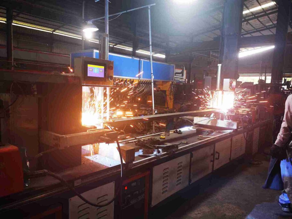 Laser-guided installation and impact protection for Heavy-duty pallet racking