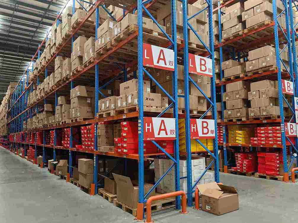 Modern warehouse with high-bay selective pallet racking system for maximum storage density.