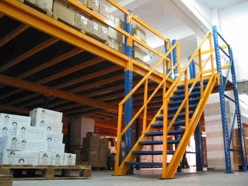 Modular-Platform-Racking-System-in-warehouse-setting