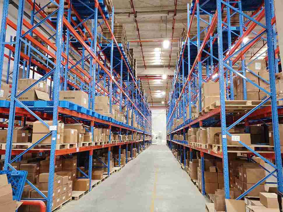 Organized warehouse with high-bay Heavy-Duty Beam Racking maximizing vertical storage density