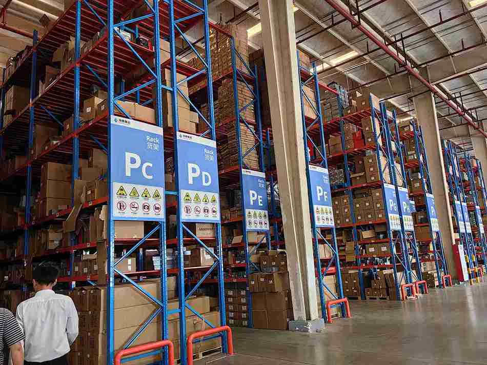 VNA forklift operating safely alongside durable roll-formed beam racking