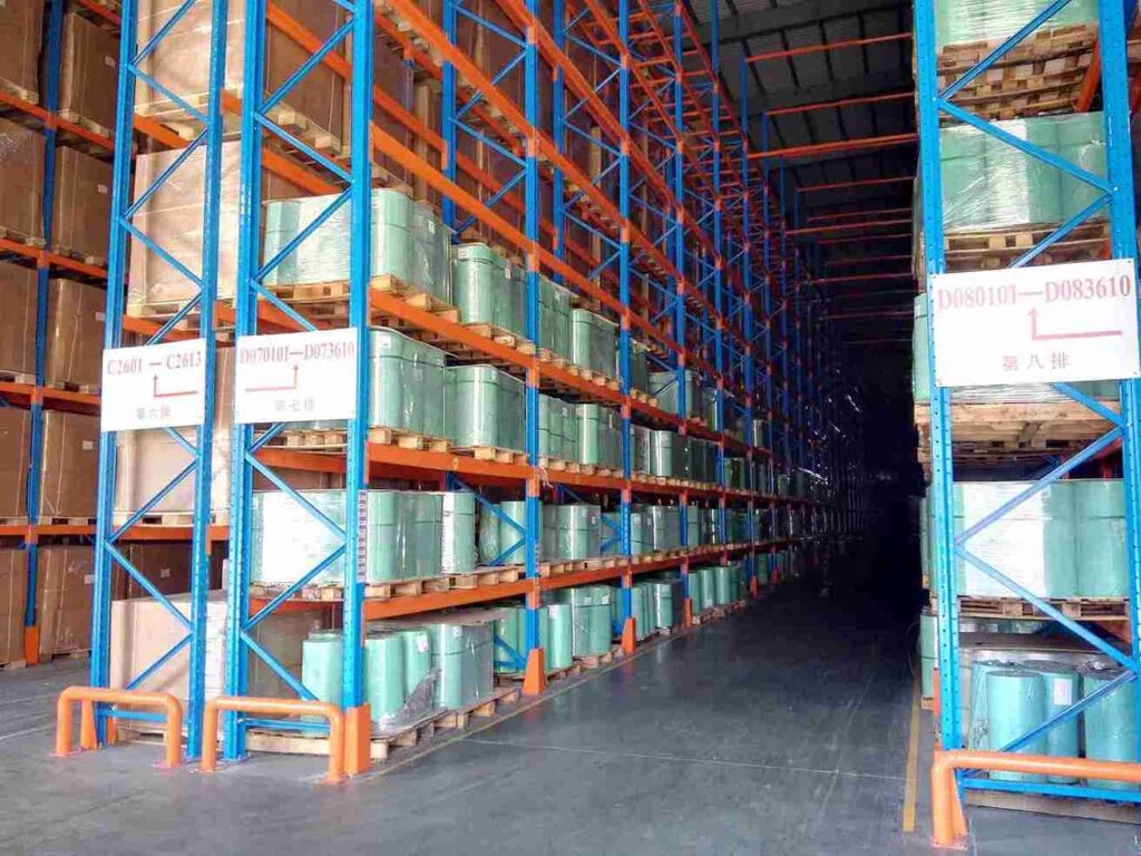 forklift-operating-efficient-selective-pallet-racking