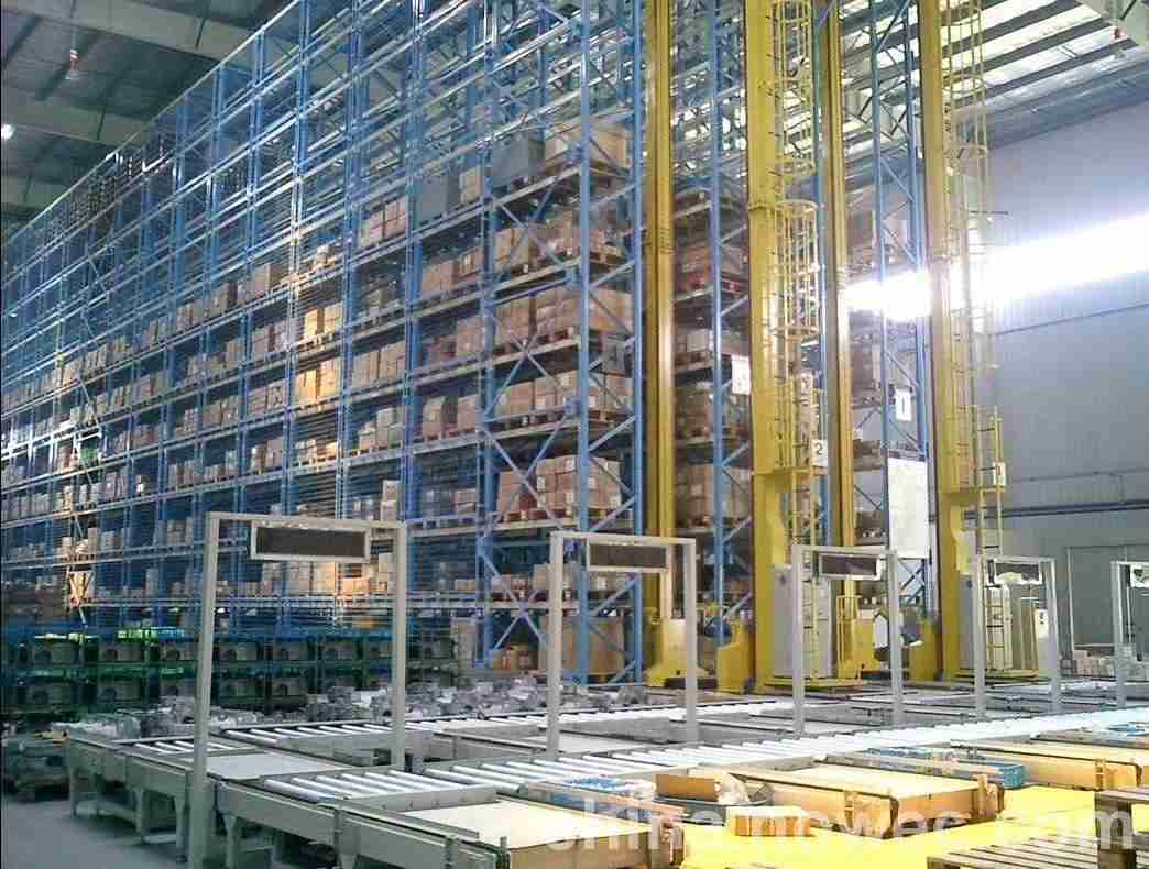​​Automated Storage and Retrieval System (ASRS) maximizes vertical space​