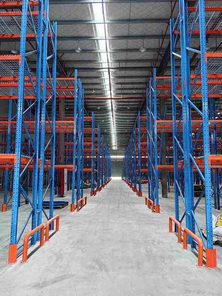 AGV impact force diagram on protected vs. unprotected warehouse rack safety barriers