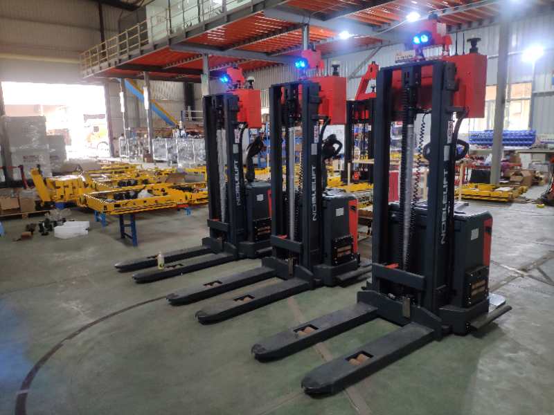  AGV robot integrating with automated narrow aisle racking for warehouses ASRS system