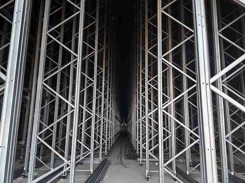Climate-adapted corrosion protection for narrow aisle racking for retail in Southeast Asia.