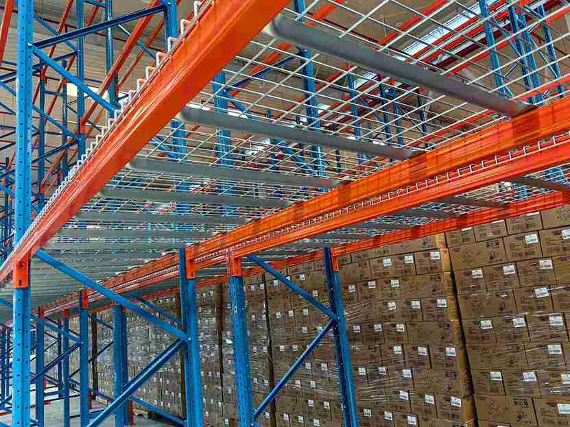 Close-up detail of heavy-duty pallet rack wire dividers  showing gauge, mesh, and welded construction