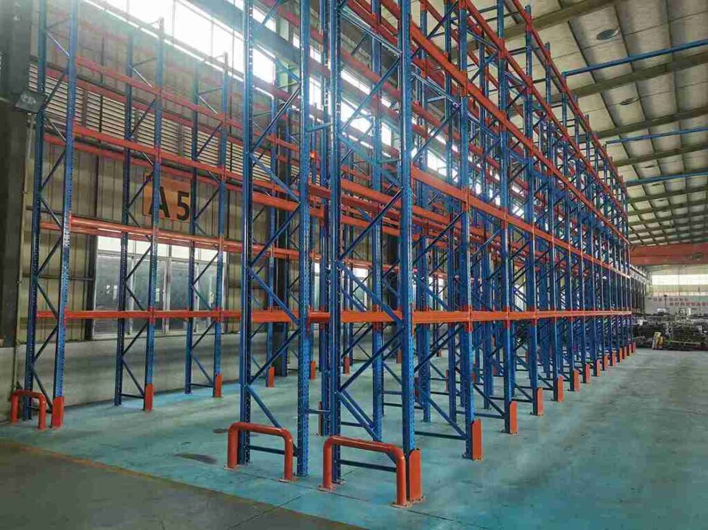Comparison diagram of traditional racking vs high-density automated mobile pallet racking system structure.