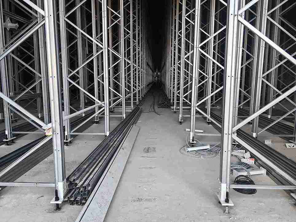 Corrosion-protected high bay pallet racking systems for humid & coastal regions in Africa and Latin America.