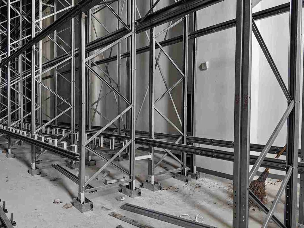 Corrosion-resistant components and sealed bearings in a heavy-duty pallet flow racking system designed for humid, demanding climates.