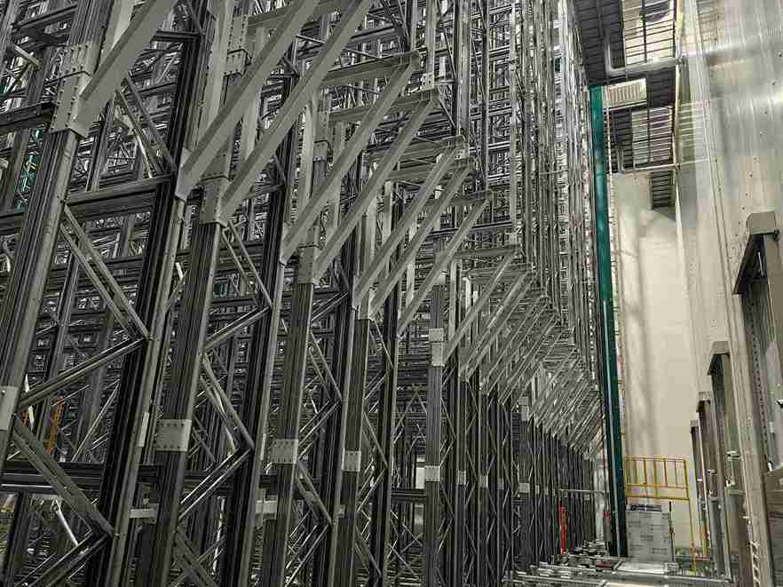 Cutaway illustration of engineered steel structure in narrow aisle racking for pharma warehouse, showing corrosion-resistant coating and automation-ready design.