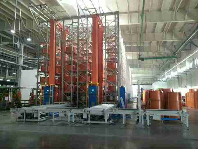 Efficient order picking workflow inside narrow aisle racking for eCommerce warehouse with man-up order picker