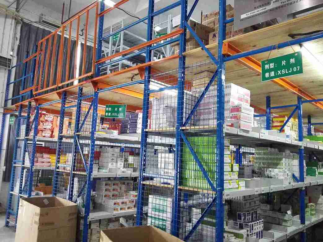 GMP-compliant racking system for pharmaceutical storage with selective pallet racks