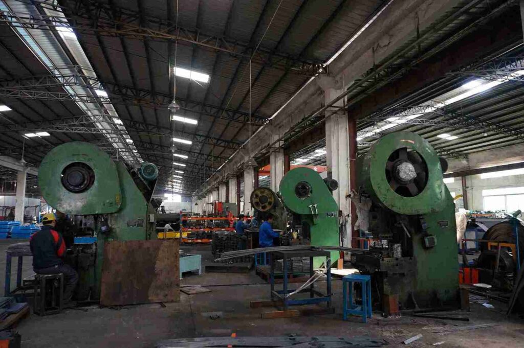 Global logistics network enabling quick delivery alongside competitive used pallet racking prices.