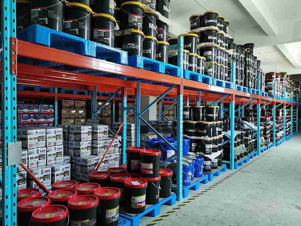 Industrial warehouse with optimized ​​pallet racking financing options​​ for high-density storage​