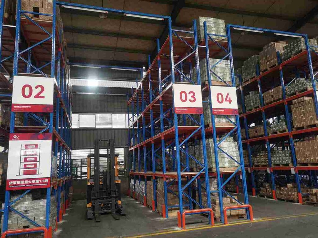 Integrated system of high-density racking, reach trucks for narrow aisle, and warehouse management software