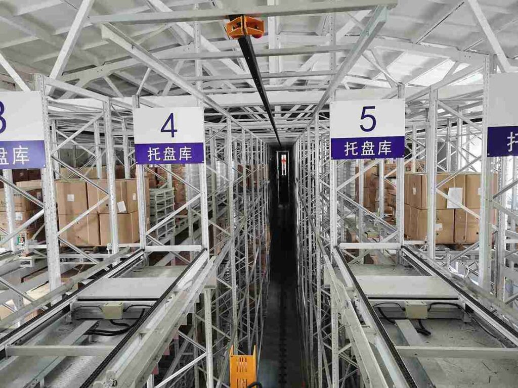 OSHA-compliant ​​pallet rack fall protection​​ steel guardrails in warehouse​