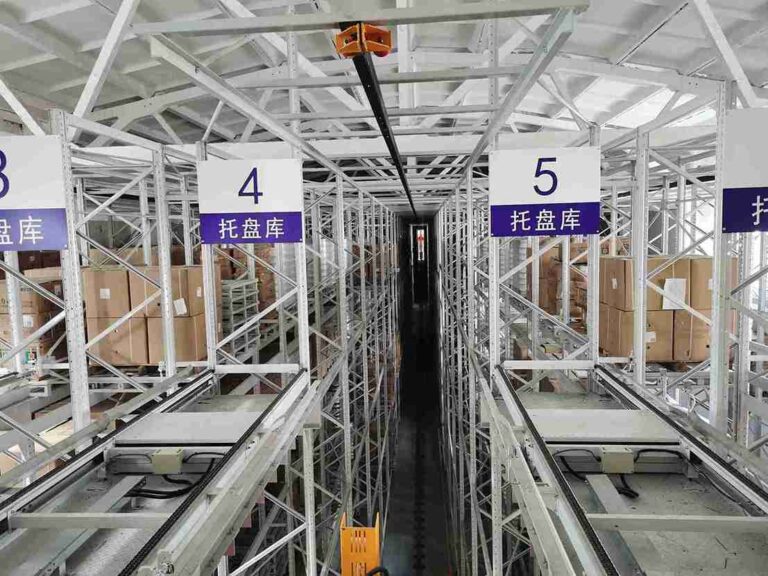 OSHA-compliant ​​pallet rack fall protection​​ steel guardrails in warehouse​