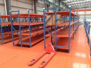 OSHA-compliant ​​pallet racking maintenance schedule​​ inspection in warehouse​