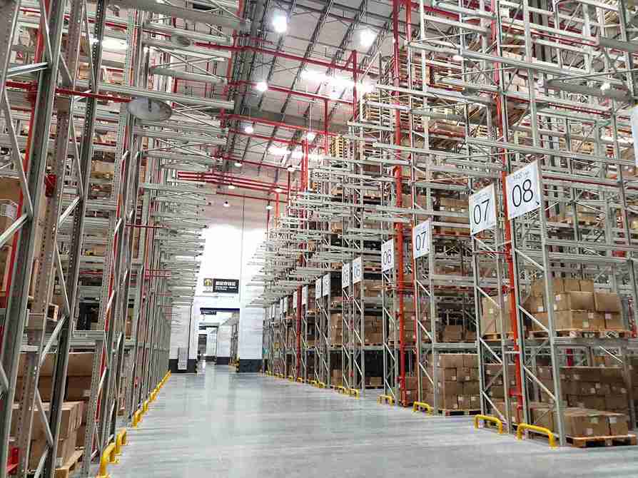 Traditional vs Narrow Aisle Warehouse layout comparison showing space savings with forklifts for narrow aisle racking