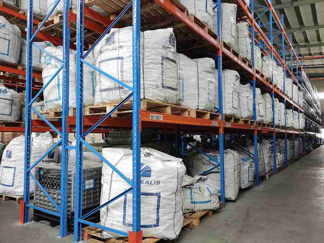 Warehouse racking system following racking load capacity guidelines