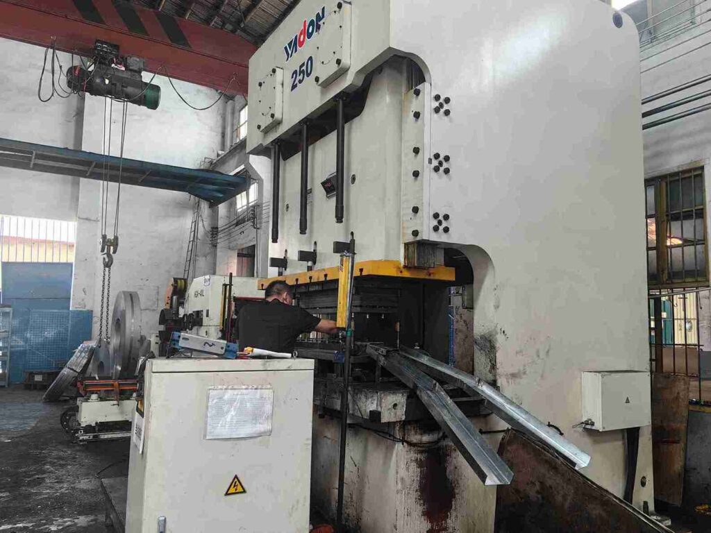 Global implementation of customized narrow aisle pallet racking system solutions across high-growth markets.