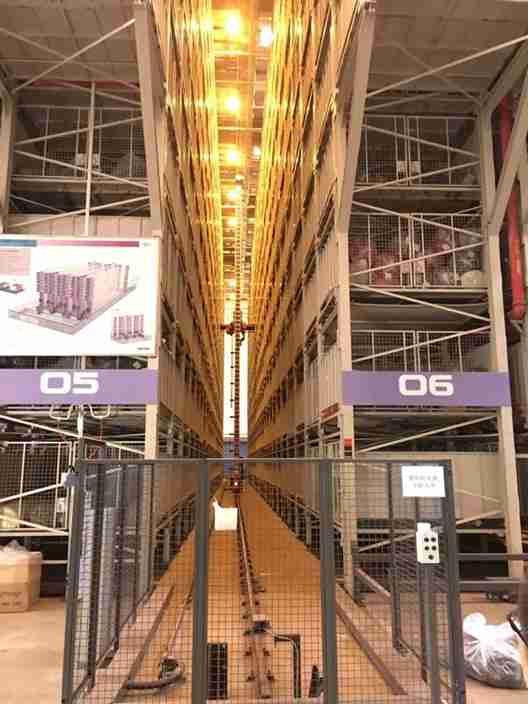 narrow aisle racking for warehouses​​ layout with high-density storage and VNA forklifts