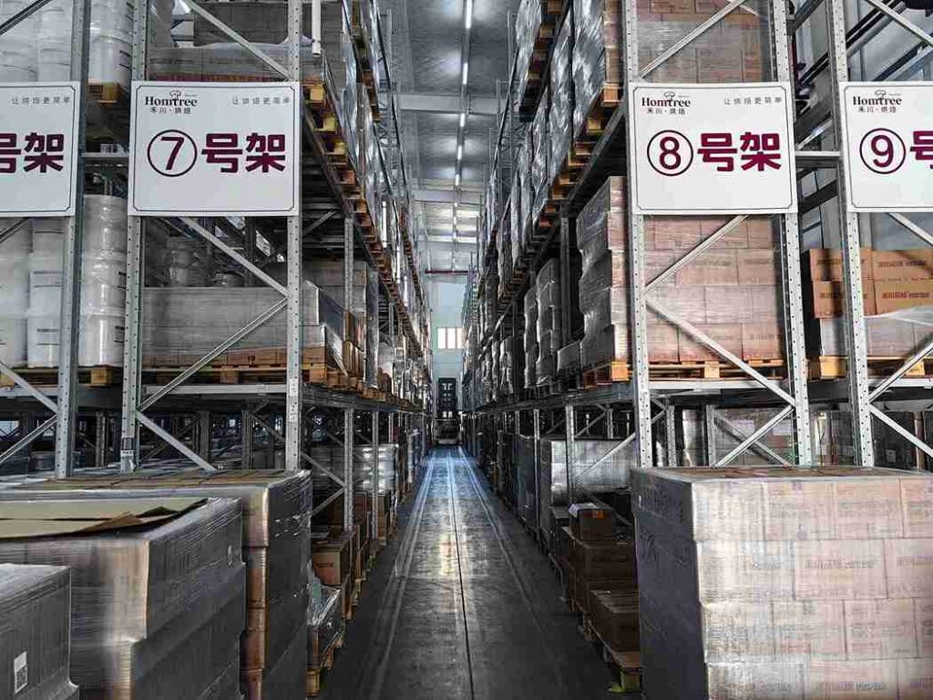 ​narrow aisle racking cost​​ savings through space optimization