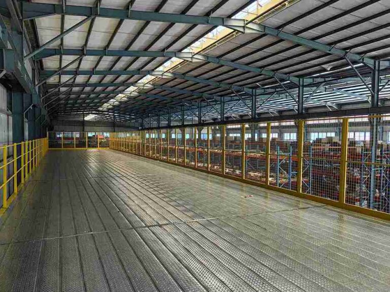 Modular platform design warehouse racking with flexible configuration options