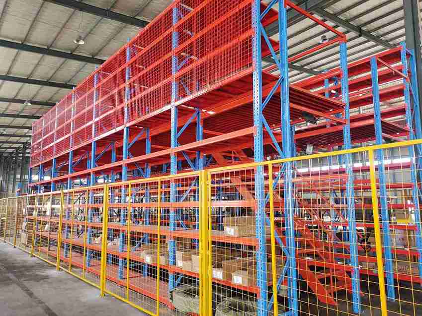Multi-tier mezzanine racking storage system with pallet racks and conveyors