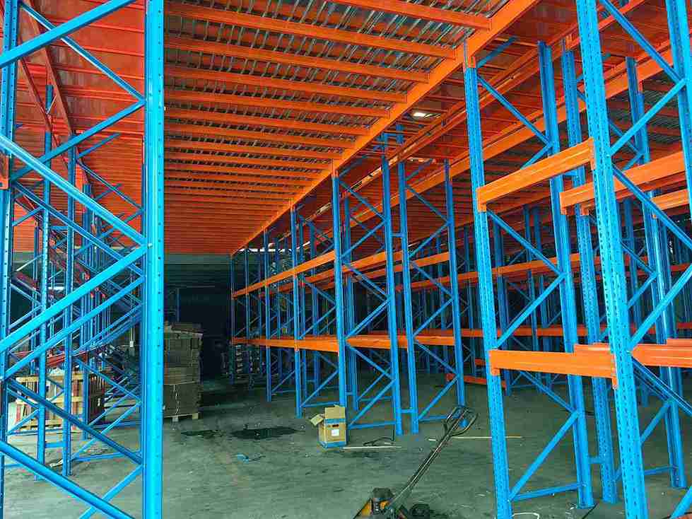 racking supported mezzanine installation avoiding disruptive warehouse construction