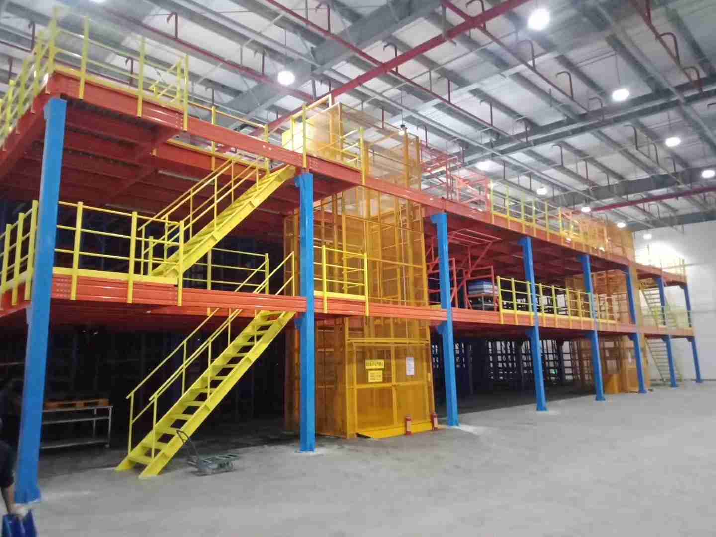 Detailed annotation of a structural connection in a professional modular platform CAD drawings file.