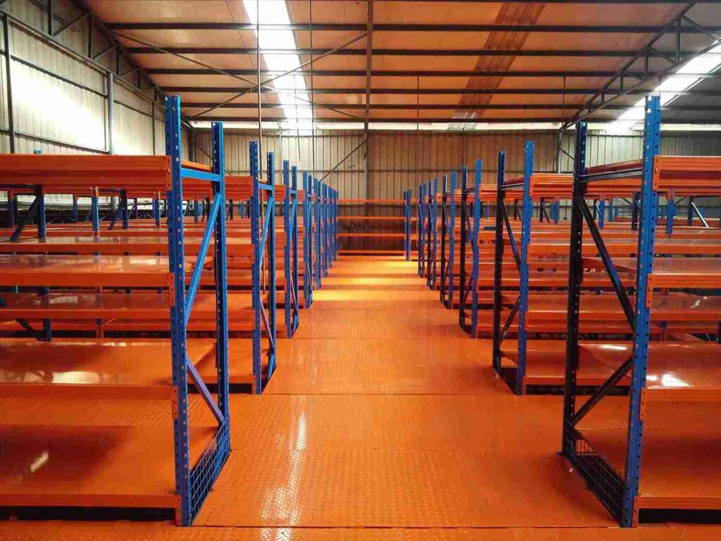 Freestanding structural mezzanine racking for manufacturing plant