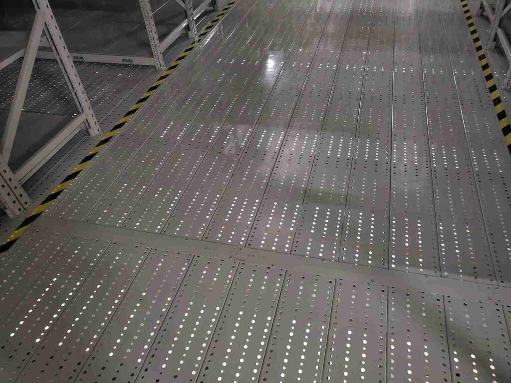 Airflow-optimized perforated decks of a High-Density Longspan Shelving system.