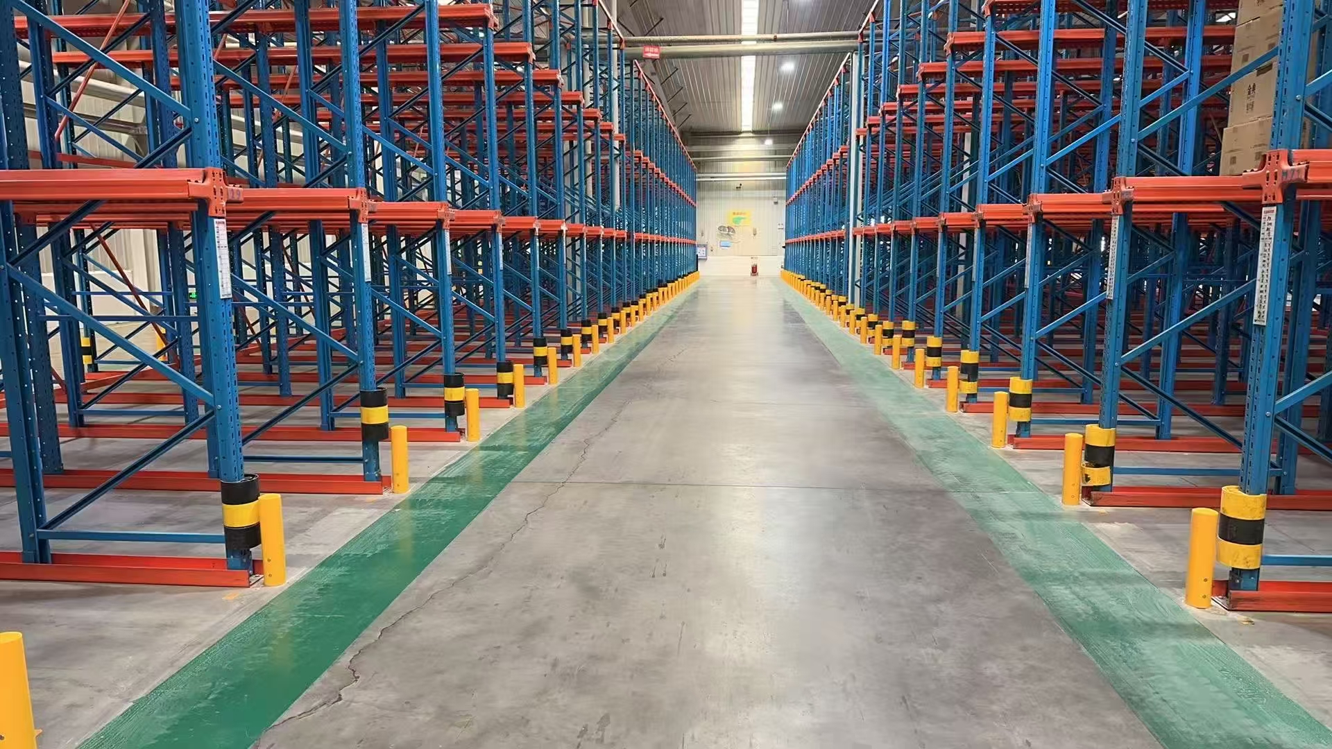 Automation Longspan Shelving weight strain gauge sensor and temperature humidity sensor with LoRaWAN wireless integration for real-time inventory monitoring