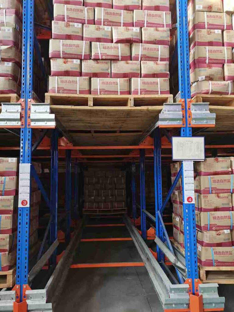 High Density Pallet Shuttle System shuttle cart carrying pallet on rails inside storage lane