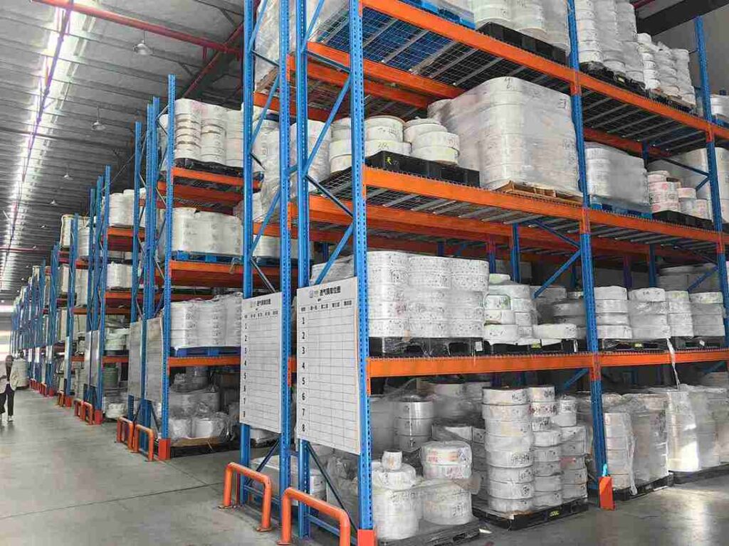 Load capacity test of wire mesh decking on pallet rack beams