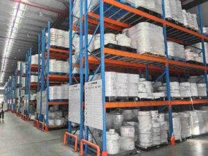 Load capacity test of wire mesh decking on pallet rack beams