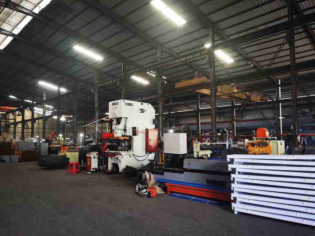 Pallet rack types compatible with wire mesh decking – selective, double-deep, drive-in, push-back