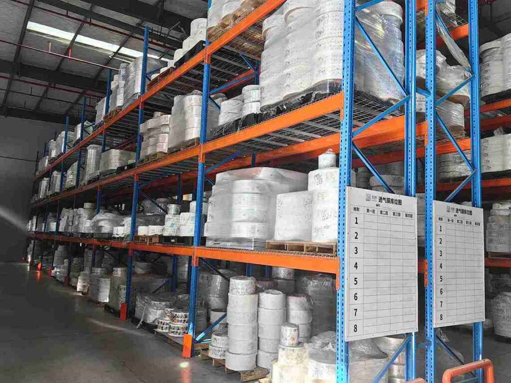 Sprinkler water penetrating through wire mesh decking on pallet rack for fire safety