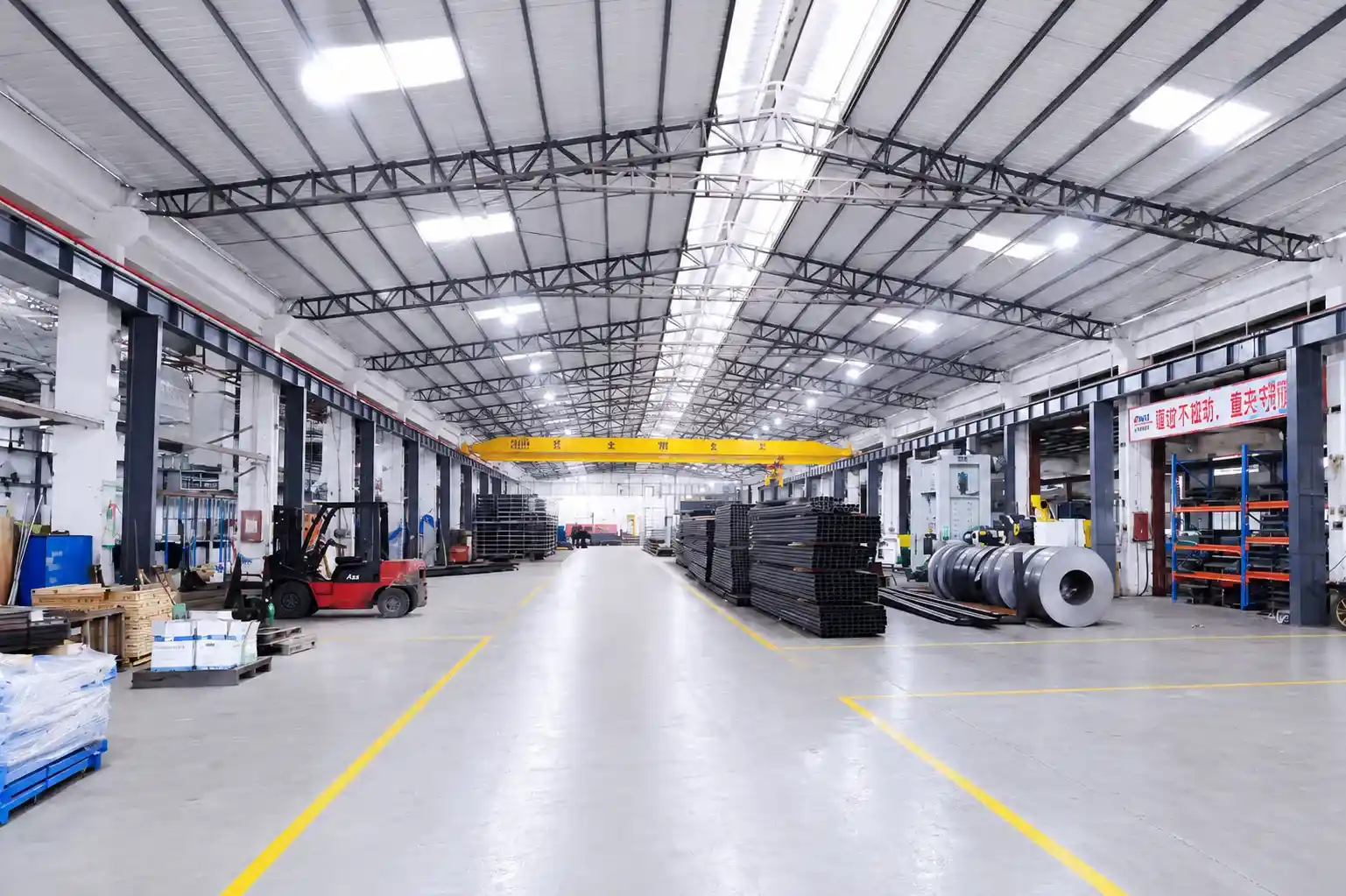 Pallet Racking Manufacturer Forklift Truck Steel Pipe Profile Logistics Storage Aisle