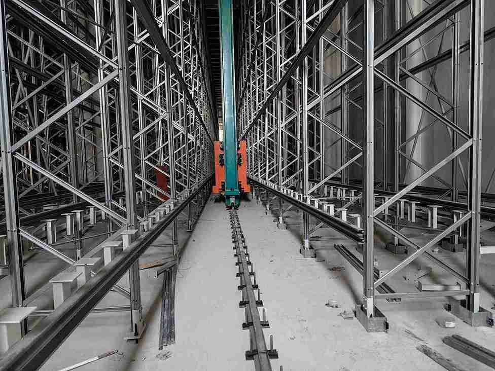Rail Guided Stacker Crane Handling Unit Load In High Bay Warehouse